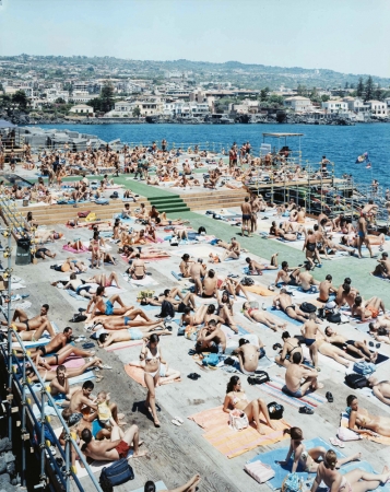 Massimo Vitali<br /> <em>Solarium Verticale&nbsp;</em>(#2815)<br /> Chromogenic print with Diasec mount&nbsp; &nbsp;<br /> Edition of 6