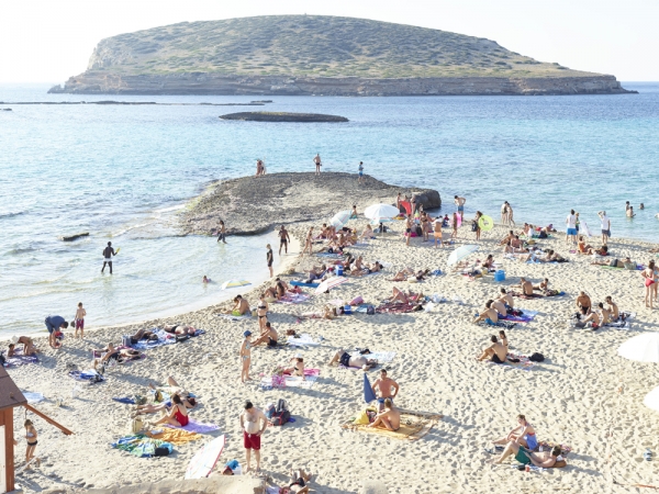 Massimo Vitali<br /> <em>Cala Conta Evening&nbsp;</em>(#D0014), 2017<br /> Chromogenic print with Diasec mount<br /> 71 x 95" &nbsp; &nbsp;Edition of 6