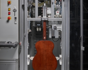 Christopher Payne, Martin Guitars, Pleking V1, 2020