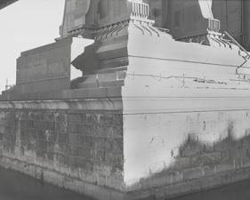 Jed Devine<br /> <em>Early Morning Light on the Manhattan Bridge,</em><br /> <em>from Brooklyn, 1984</em><br /> 2 x 6.5", Platinum-palladium print on Japanese rice paper