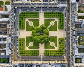 Jeffrey Milstein, Place des Vosges, 2019