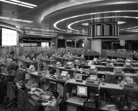 Matthew Pillsbury<br /> <i>Hong Kong Stock Exchange</i>, 2016&nbsp;(TV16033)<br /> Archival pigment print<br /> 20 x 24" &nbsp; &nbsp;Edition of 10<br /> 30 x 40" &nbsp; &nbsp;Edition of 6 (plus 2 APs)<br /> 50 x 60" &nbsp; &nbsp;Edition of 2 (plus 1 AP)